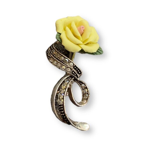 Avon NR Yellow Rose Pin Brooch Rhinestone Accents on Stem Ribbon Bow Vintage - Picture 2 of 3